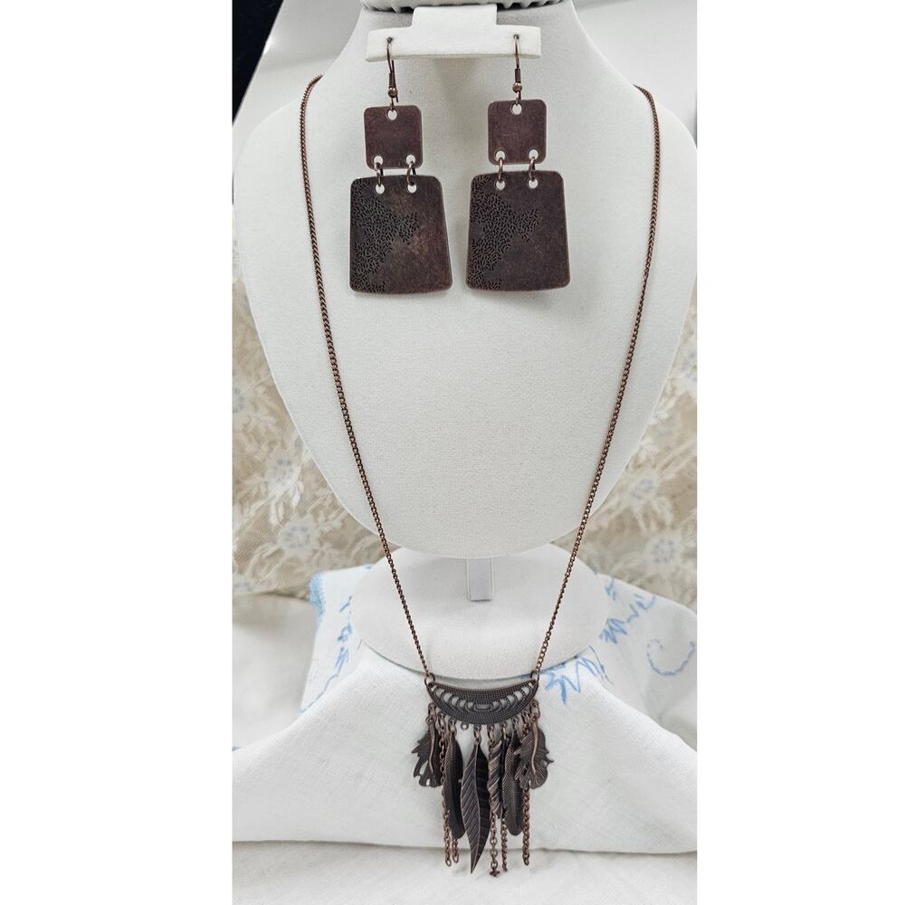 Bohemian Vibe: Feather & Dangle Copper Necklace & Earring Set